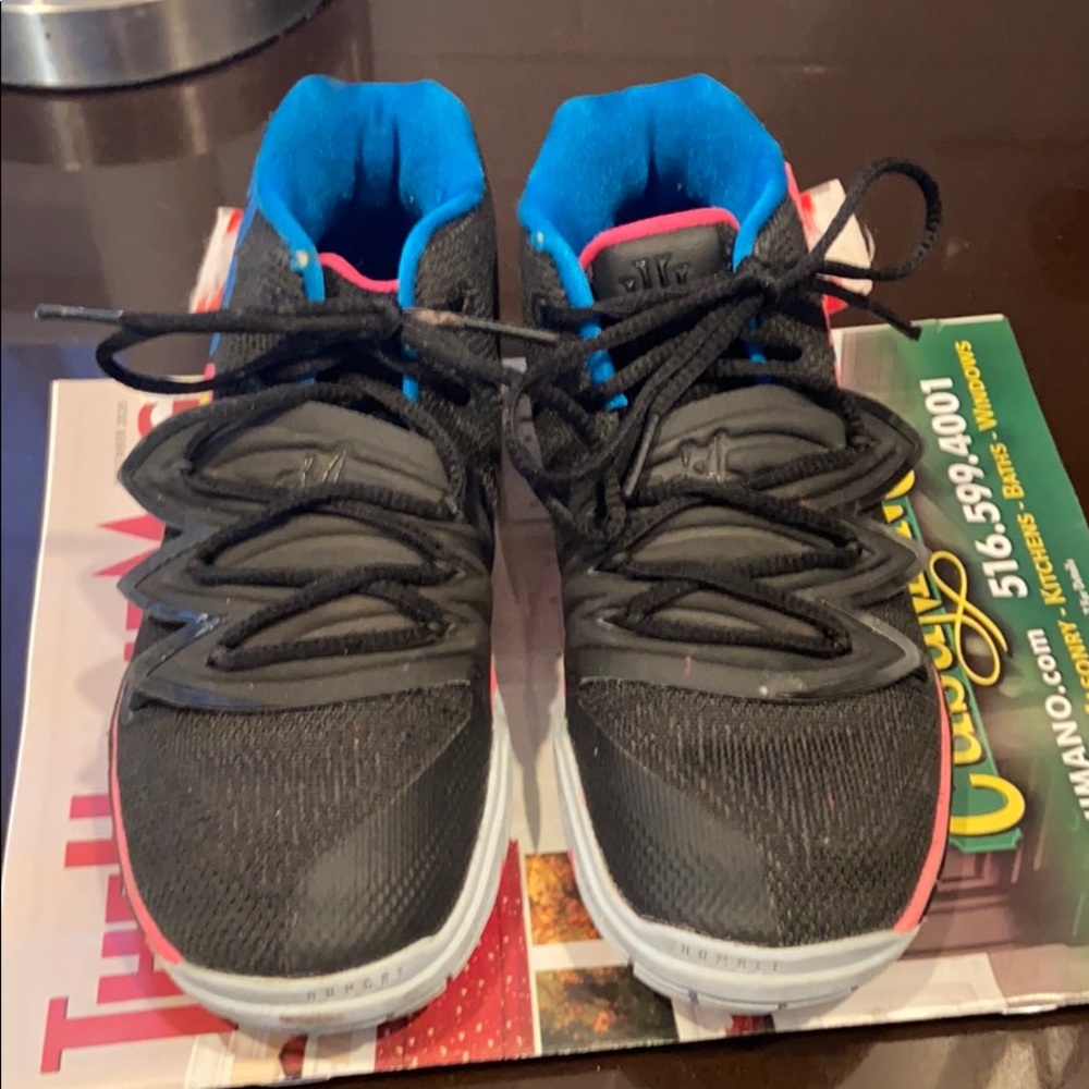 Barely Worn Nike Kyrie 5 Little Kids Sneakers